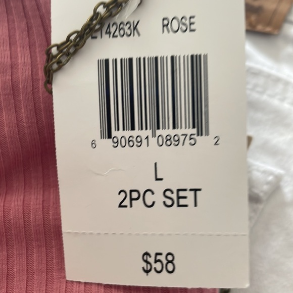 Brand new super cute outfit with locket necklace! - Picture 5 of 5